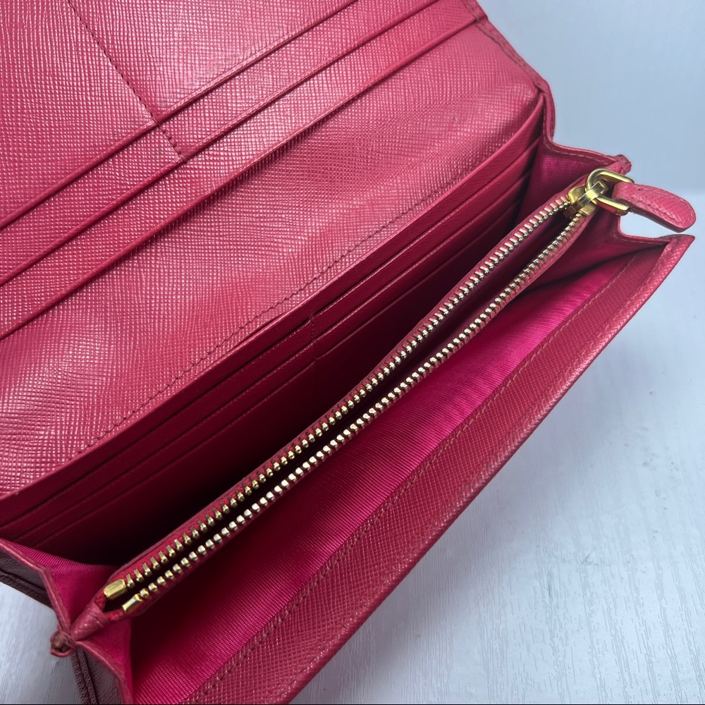 Prada WOC - Picture 5 of 15